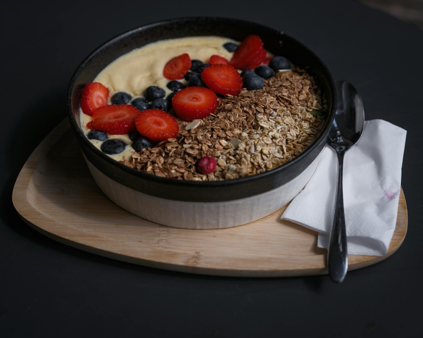 Ontbijt Bowl met Fruit en Granola