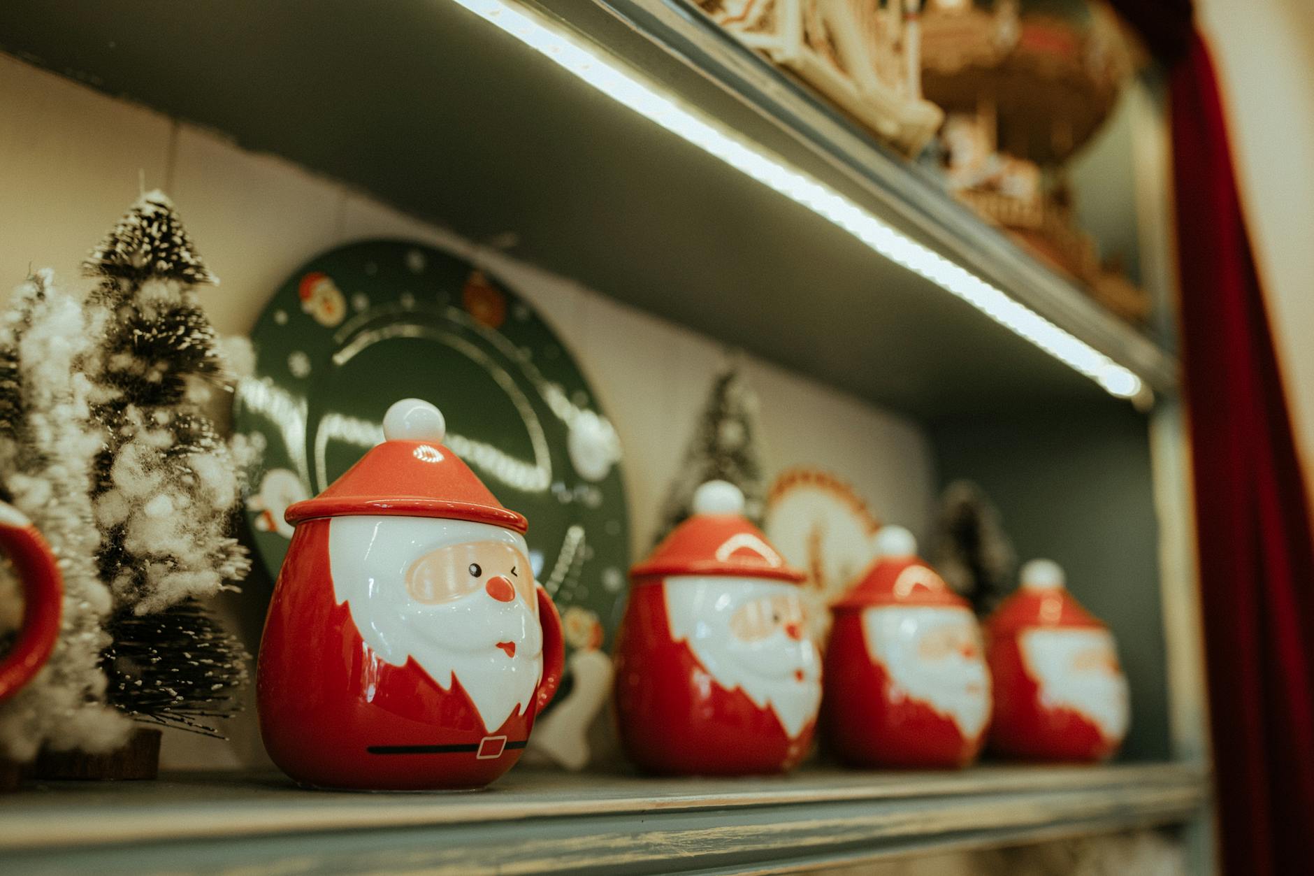 The Ultimate Guide to the Top Christmas Songs of All Time, with a 1-Hour Merry Christmas Playlist